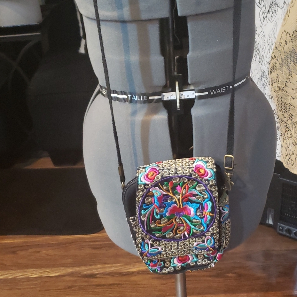 Embroidered Mini Shouldered Bag.